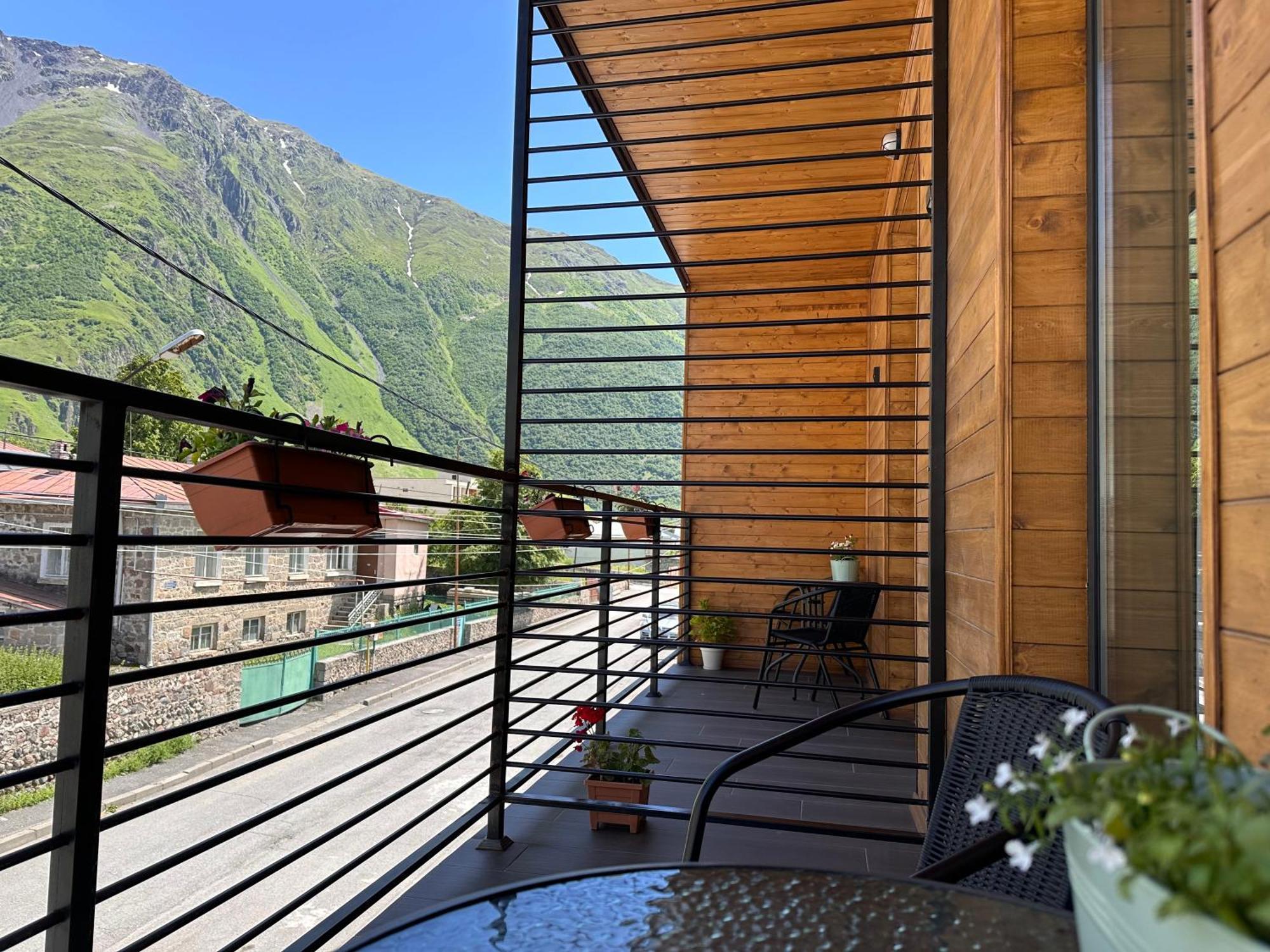 Hotel Mountime Kazbegi Exterior foto