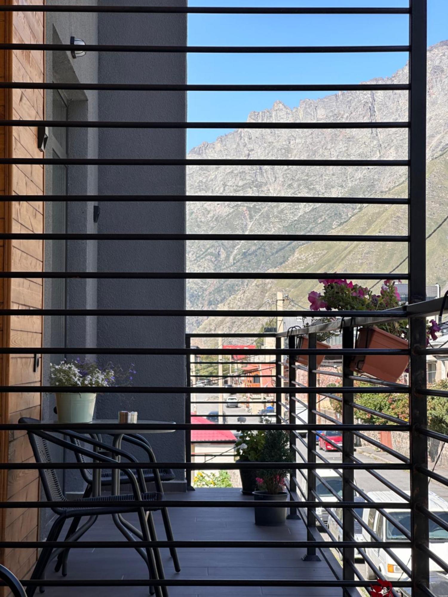 Hotel Mountime Kazbegi Exterior foto